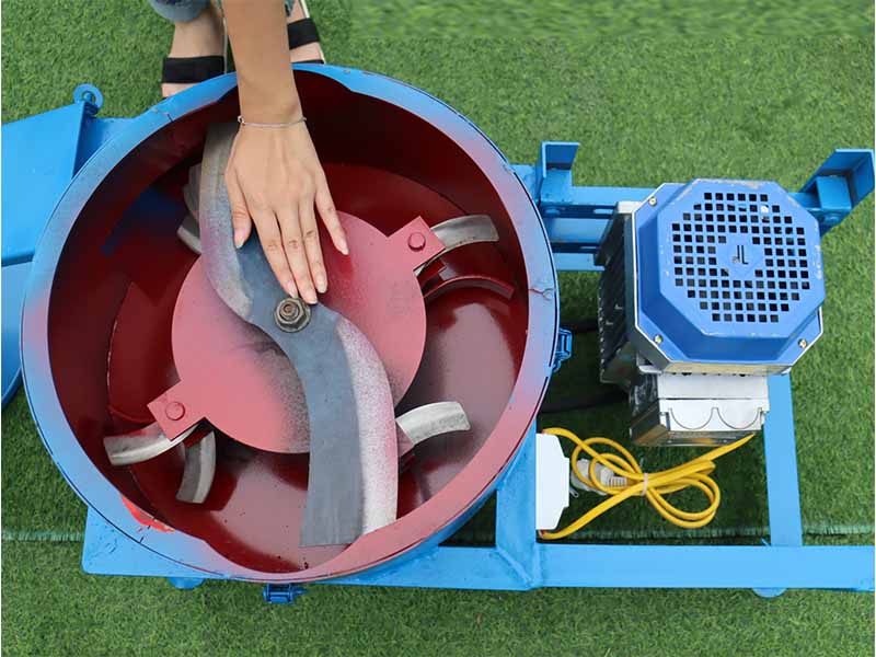 Buồng làm việc máy băm chuối đa năng