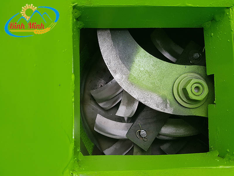 cửa nạp nguyên liệu